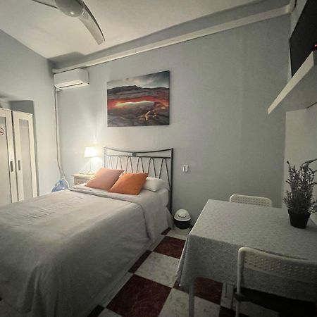 Santa Isabel Low Cost Rooms In Private House 塞维利亚 外观 照片