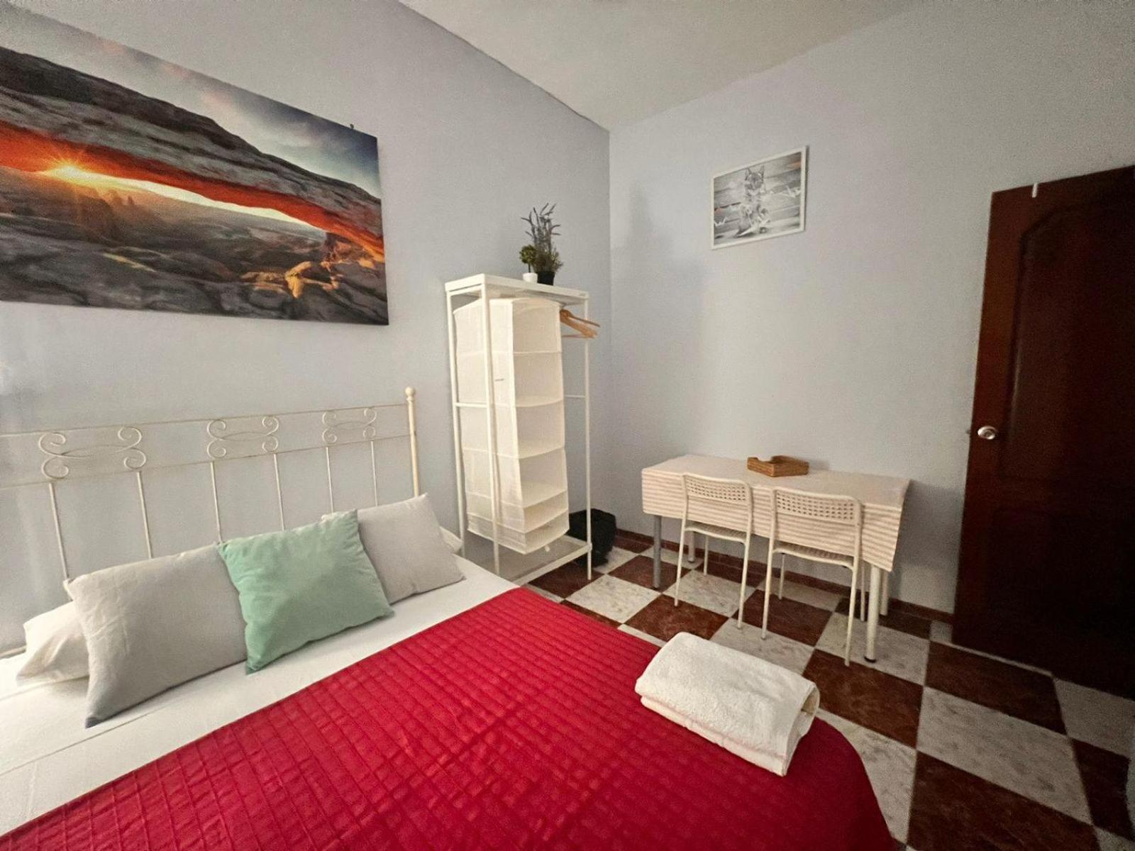 Santa Isabel Low Cost Rooms In Private House 塞维利亚 外观 照片